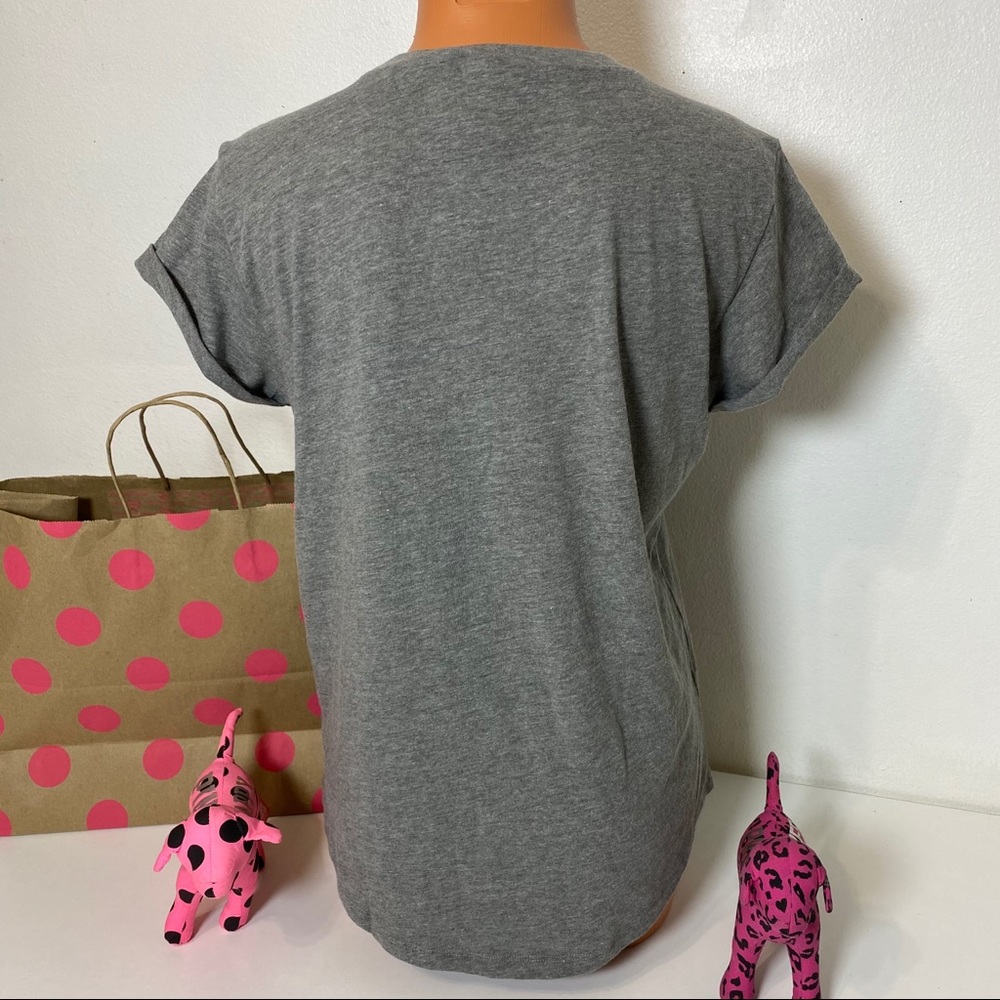 🚫SOLD🚫PINK VS LOGO ROLLED CUFF SLEEVES SHIRT - Picture 4 of 4